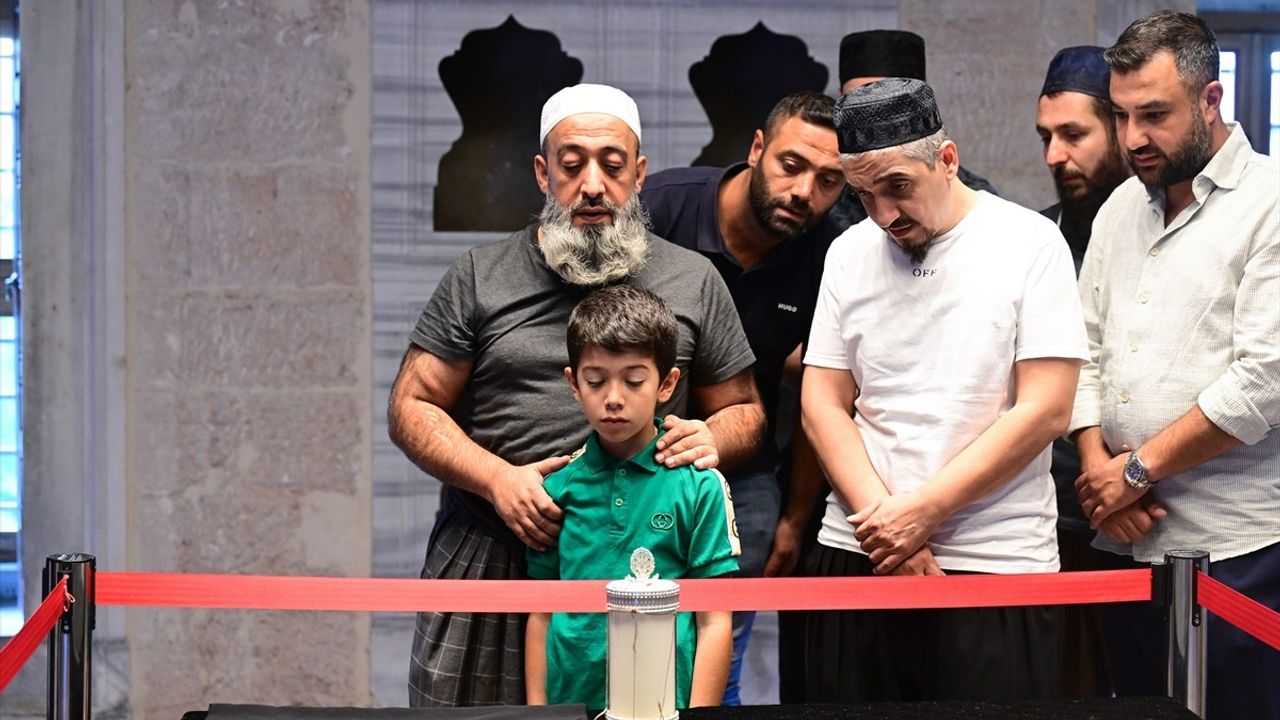 Bahçelievler'de Mevlid Kandili Coşkusu: Sakal-ı Şerif Ziyarete Açıldı