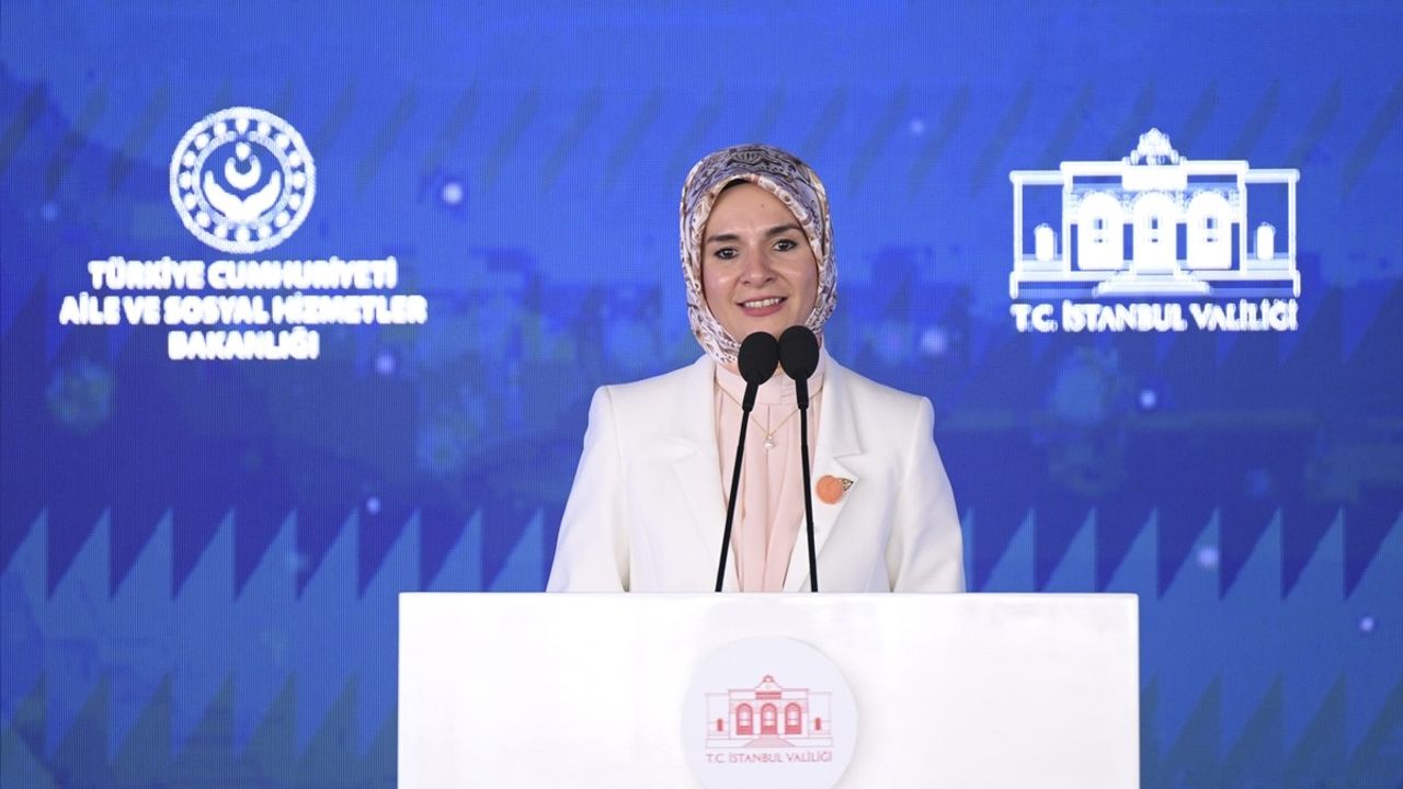 Bakan Göktaş, Koruyucu Aileler için İstanbul Çocukları Vakfı Şenliği'nde Konuştu