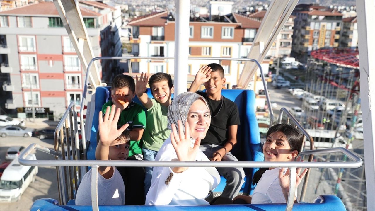 Bakan Göktaş, Yetim Depremzede Çocuklarla Lunapark Eğlencesi Yaşadı