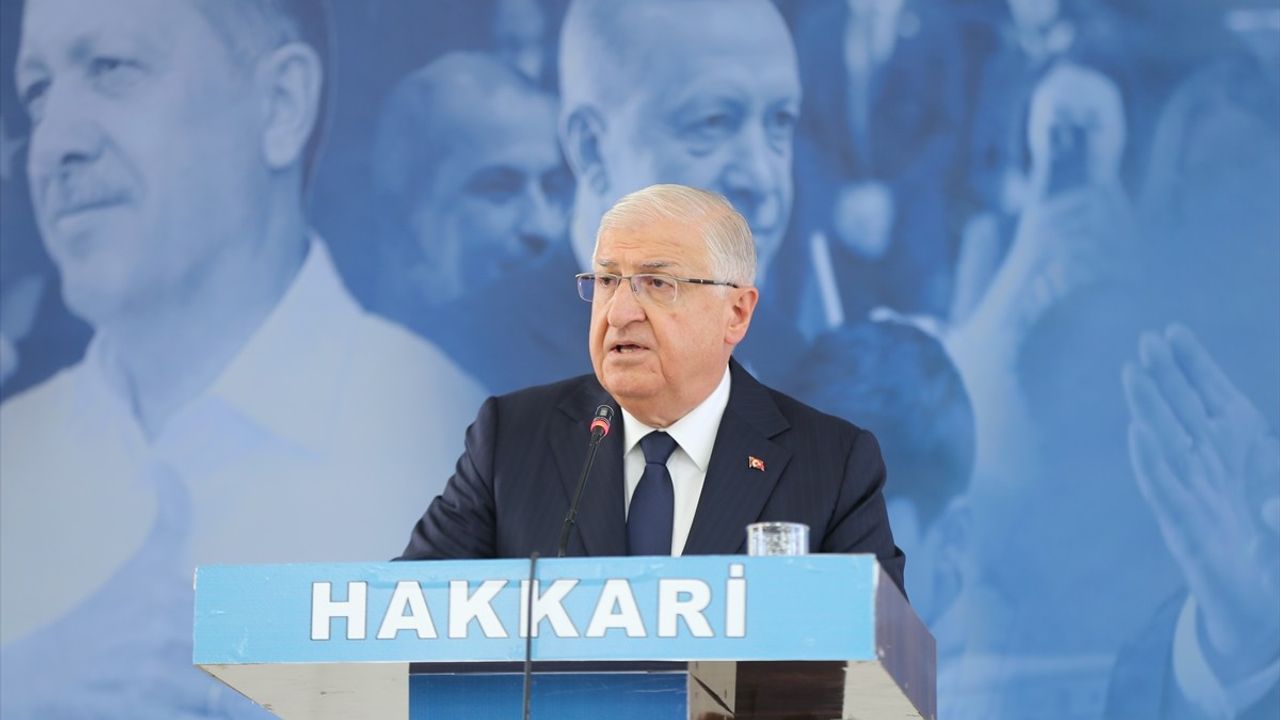 Bakan Güler Hakkari'de Türkiye Buluşmaları'na Katıldı