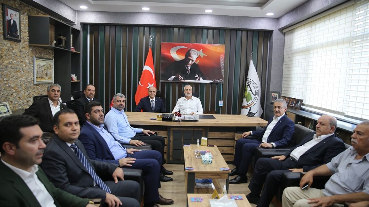 Bakan Işıkhan Mardin'de Barış Yemeğine Katıldı ve Ziyaretler Gerçekleştirdi