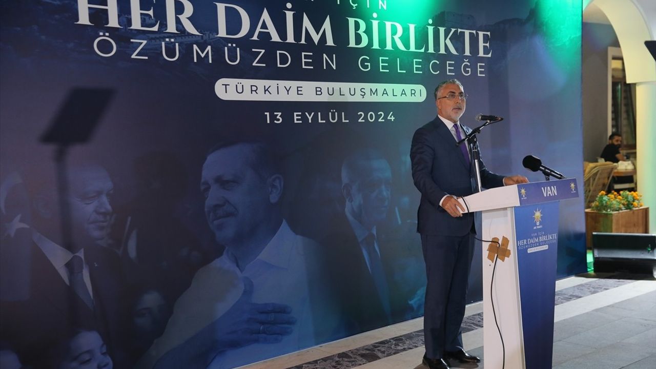 Bakan Işıkhan Van'da Vefa Buluşması Düzenledi