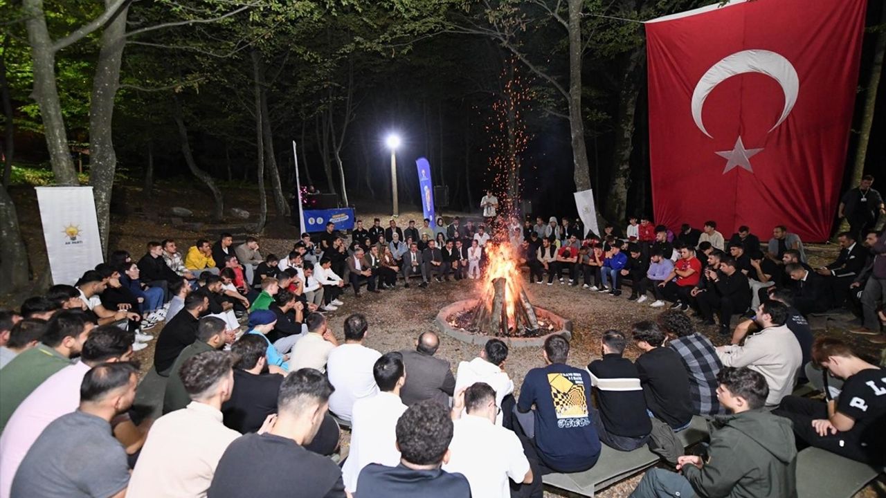 Bakan Tekin Kocaeli'de Gençlerle İnsan Hakları Üzerine Sohbet Etti