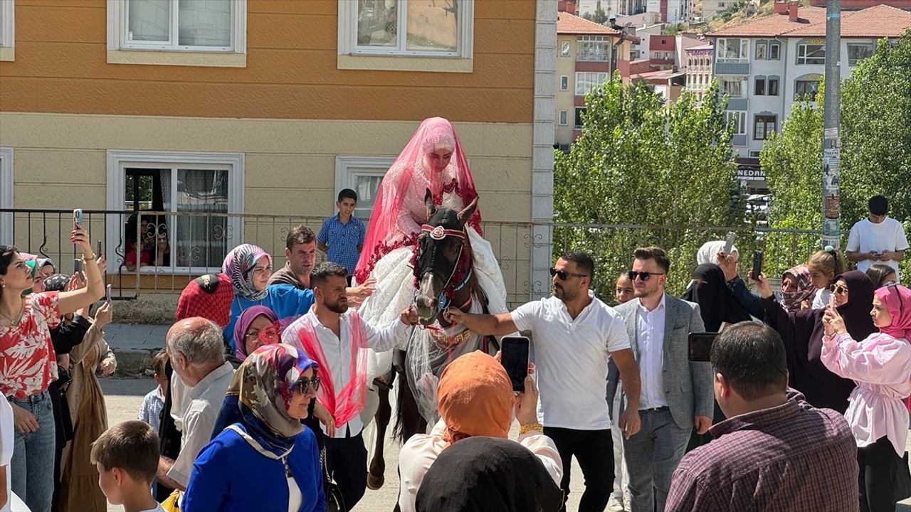 Bayburt'ta Geleneksel Damat Evi Ritüeli: Gelin At Sırtında