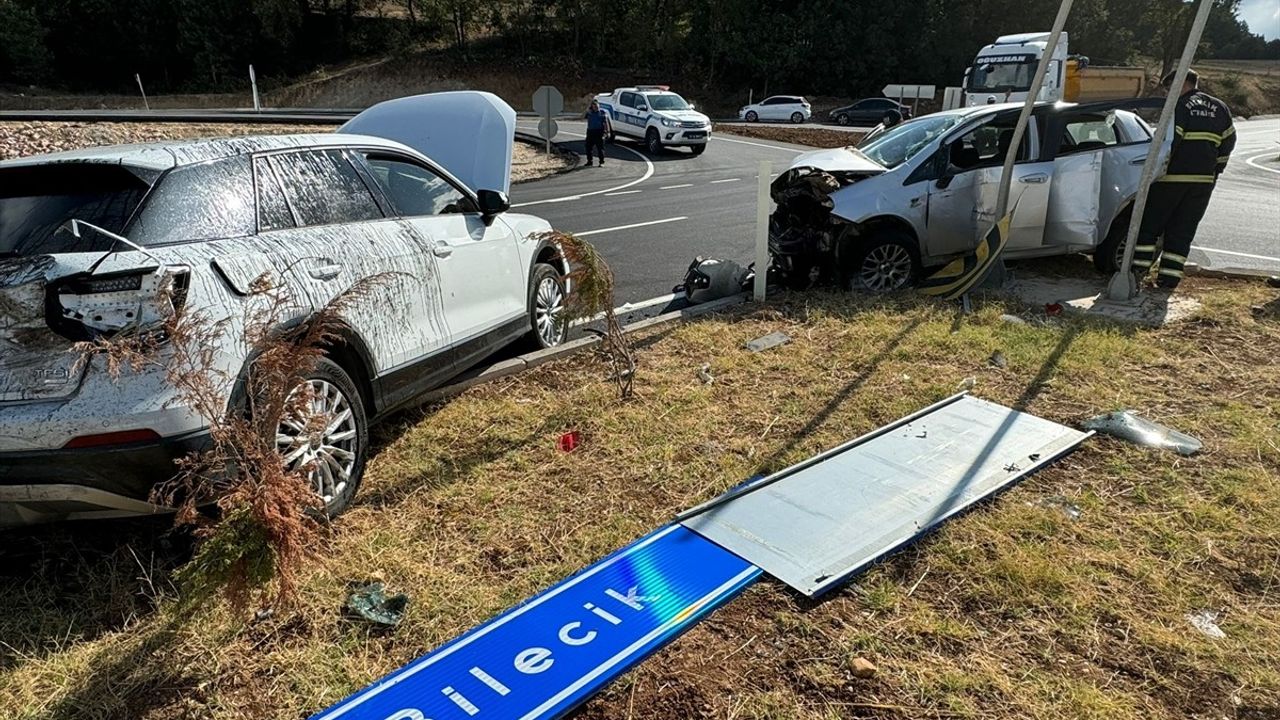 Bilecik'te İki Araç Çarpıştı: 5 Yaralı