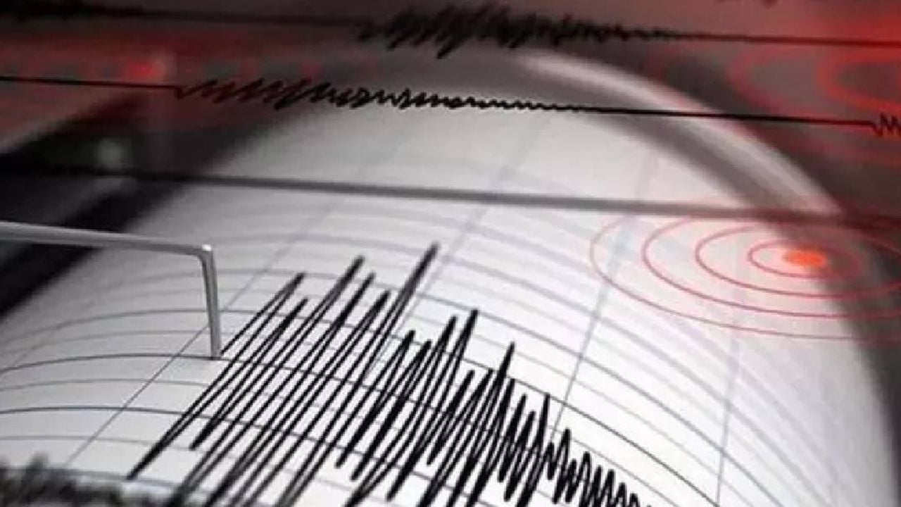 Bitlis'te Deprem: 4,5 Büyüklüğündeki Sarsıntı Çevre İllerden de Hissedildi