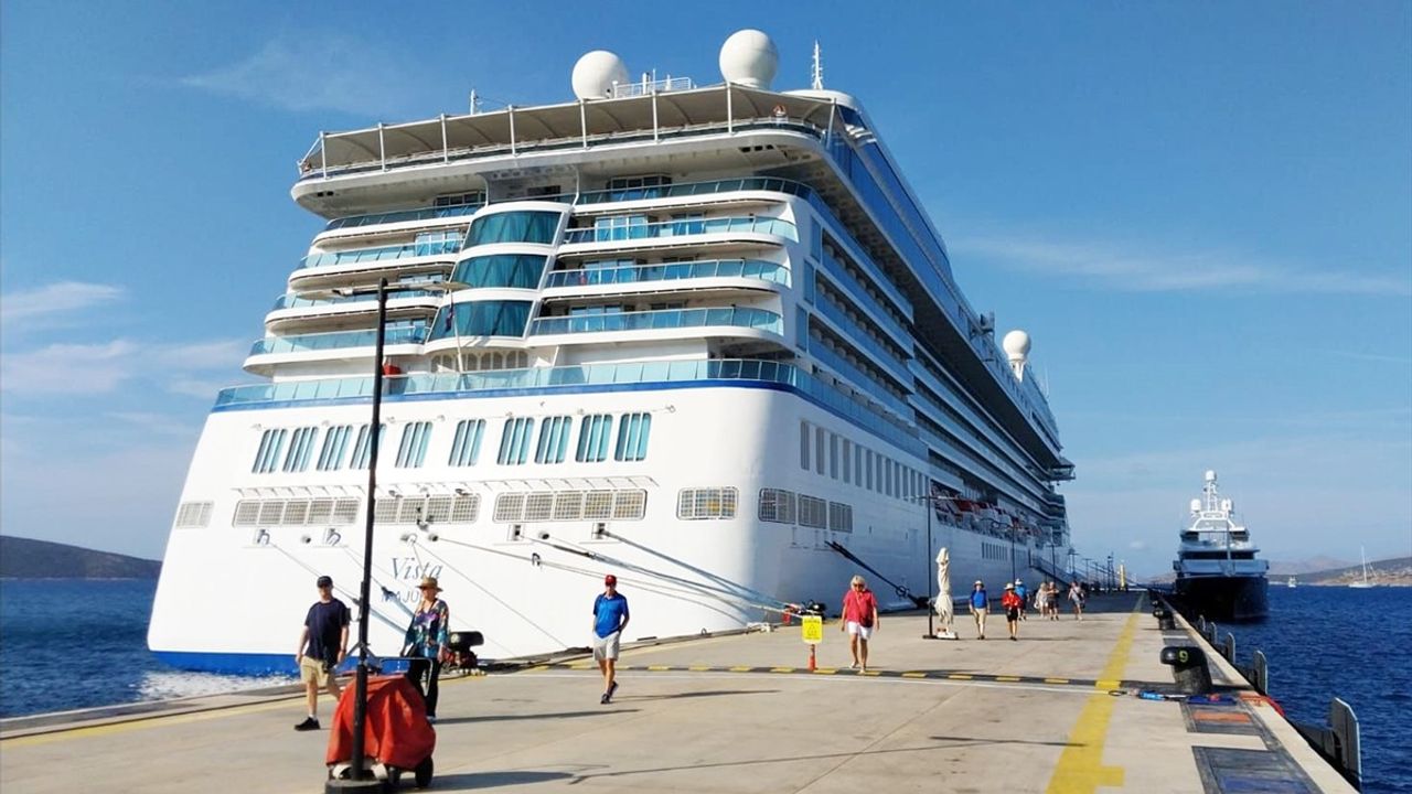 Bodrum'a 'Vista' Kruvaziyeriyle 1156 Yolcu Geldi
