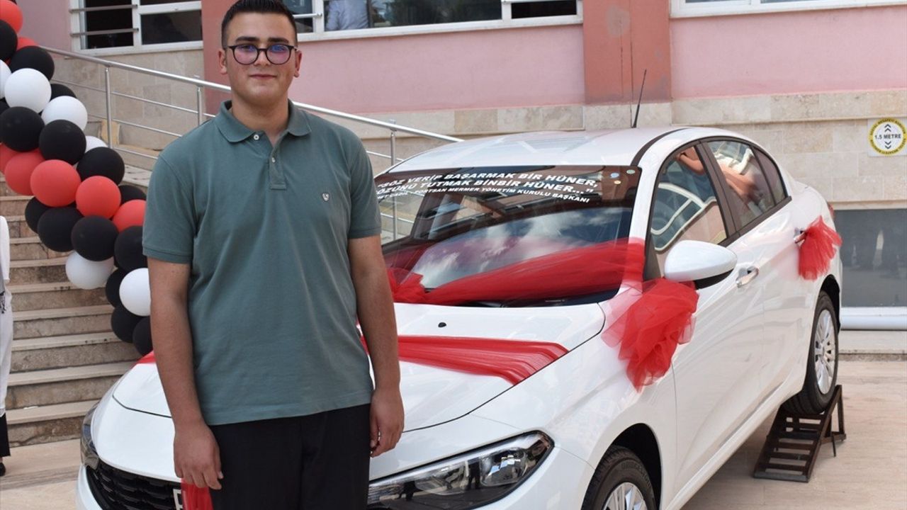 Burdur'da Hayırseverden Eğitim Başarısına Ödül: Sıfır Km Araç