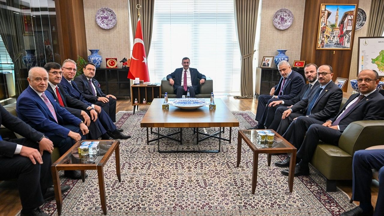 Cevdet Yılmaz Kütahya'da AK Parti'nin Değişim Vurgusunu Yaptı