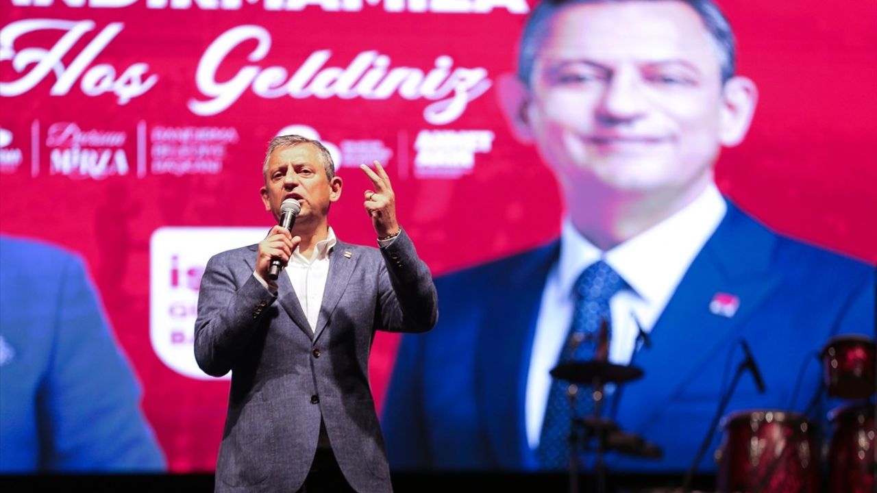 CHP Genel Başkanı Özgür Özel, Bandırma'nın Kurtuluşunda Gençlere Umut Verdi