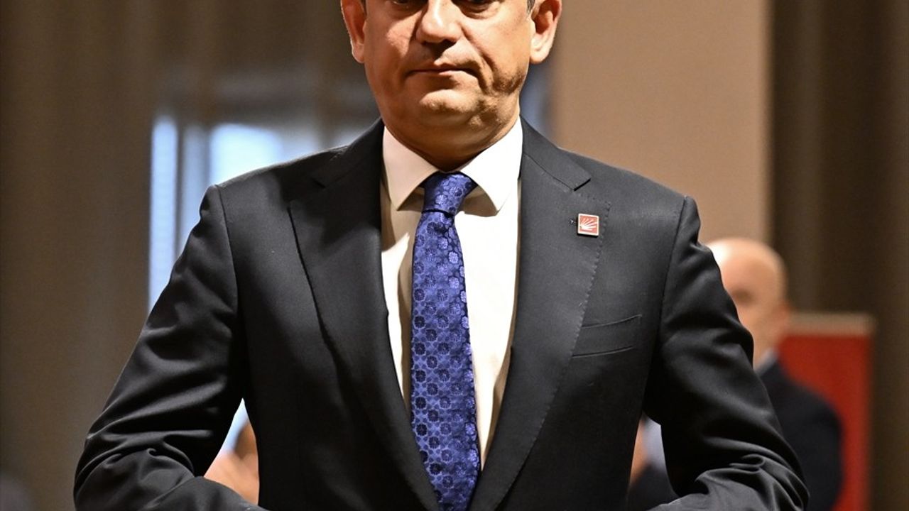 CHP Genel Başkanı Özgür Özel'den Sağlık Politikalarına Sert Eleştiriler
