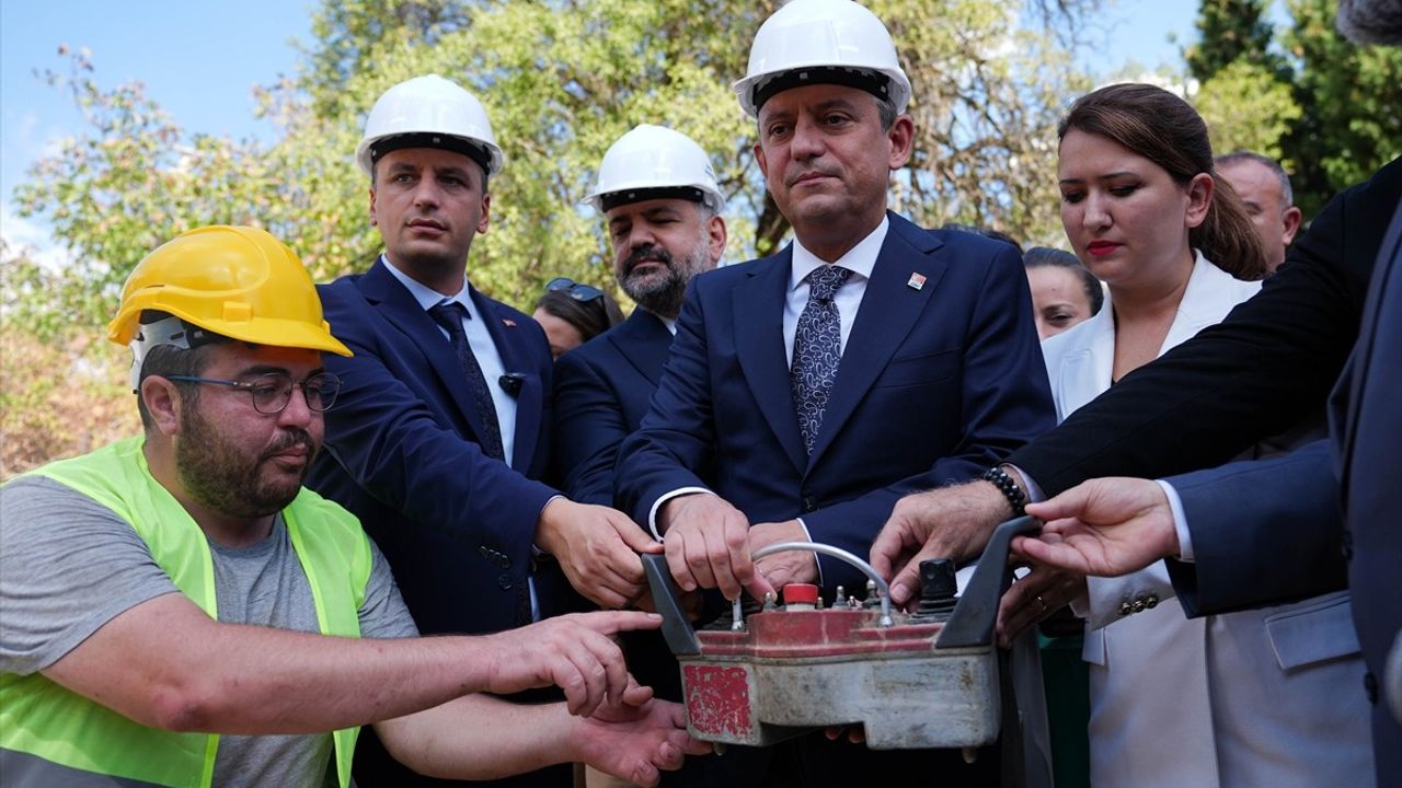 CHP Genel Başkanı Özgür Özel, İzmir'de Camii Temelini Attı