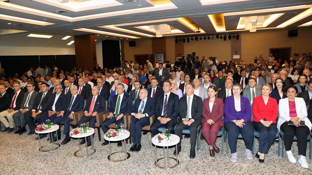 CHP Genel Başkanı Özgür Özel, Sivas'ta Değişim Vurgusu Yaptı