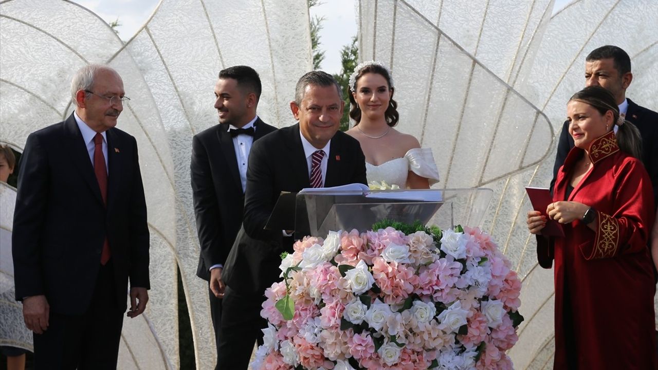 CHP’nin İki Lideri Düğün Şahidiydi