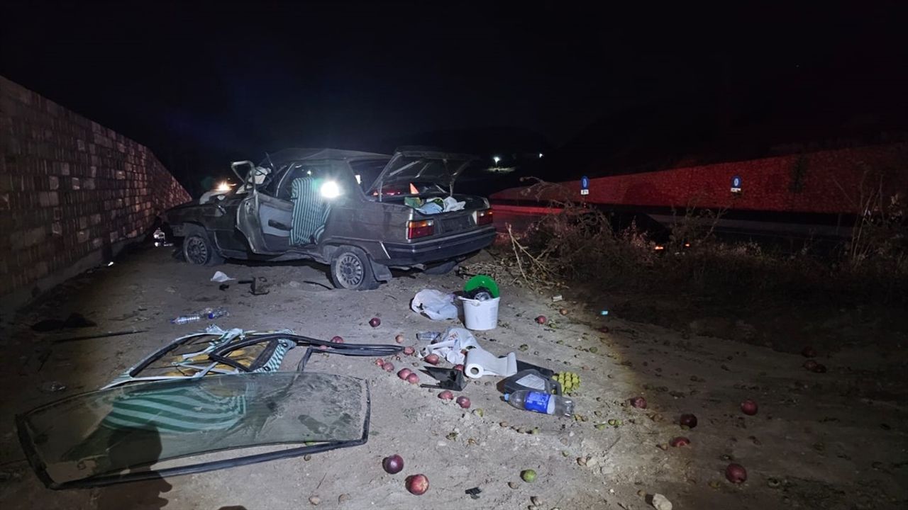 Çorum'da Otomobil Devrildi: 4 Yaralı