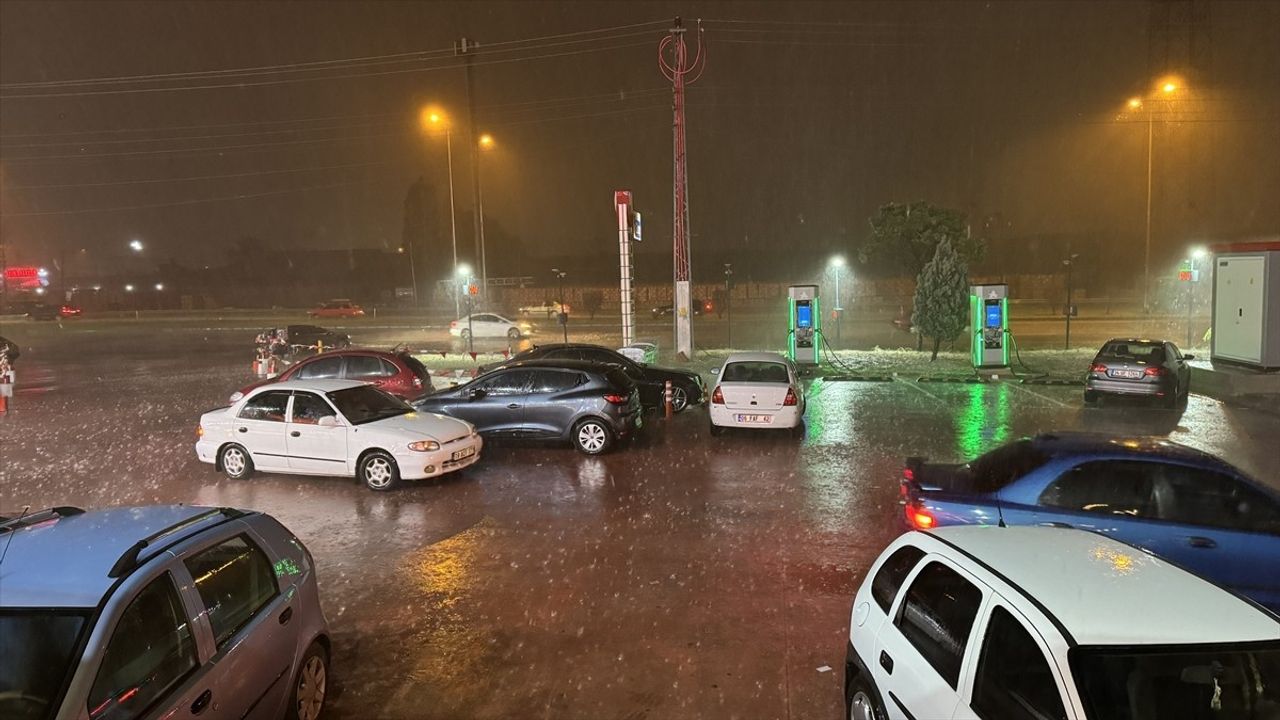 Çorum'da Sağanak Yağış Hayatı Olumsuz Etkiledi