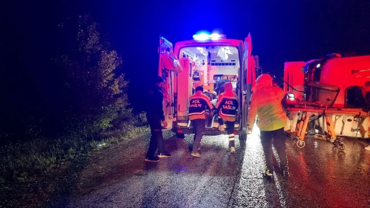 Çorum'da Tır Kazası: İki Yaralı