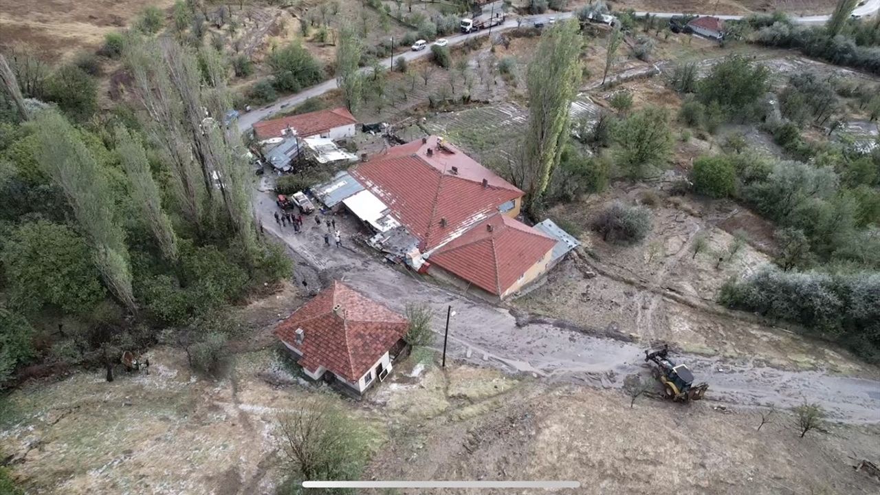 Çubuk'ta Sağanak Yağışlar Sel ve Su Baskınlarına Neden Oldu