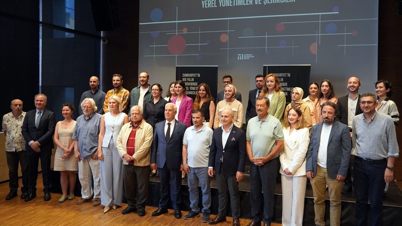 Cumhuriyet'in 100 Yıllık Serüveninde Yerel Yönetimler ve Şehircilik Eserinin Tanıtımı Yapıldı