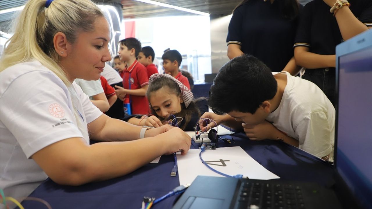 Denizli'de TÜBİTAK 4007 Bilim Şenlikleri 'Yapay Zeka' Temasıyla Başladı