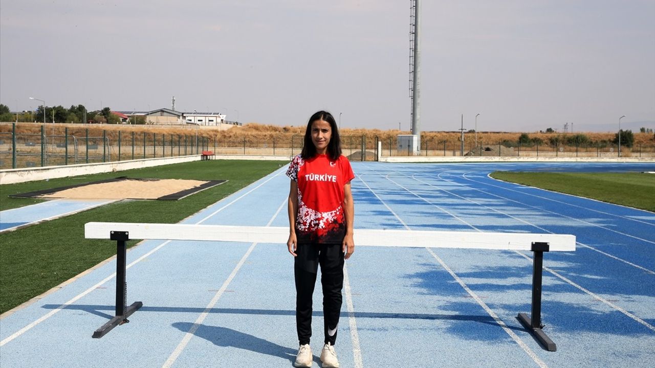 Derya Kunur, Yarışta Ayağını İncitmesine Rağmen Şampiyon Oldu