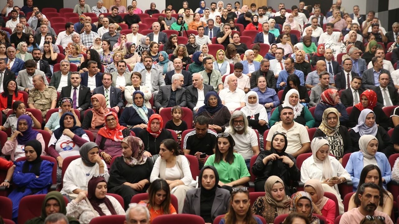 Diyarbakır Anneleri'ni Anlatan 'Sesler ve Yüzler' Filminin Gösterimi Yapıldı