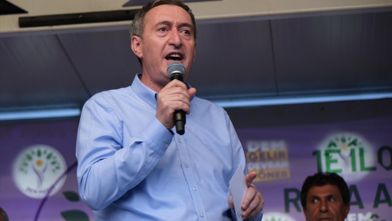 Dünya Barış Günü Van'da Görkemli Bir Mitingle Kutlandı