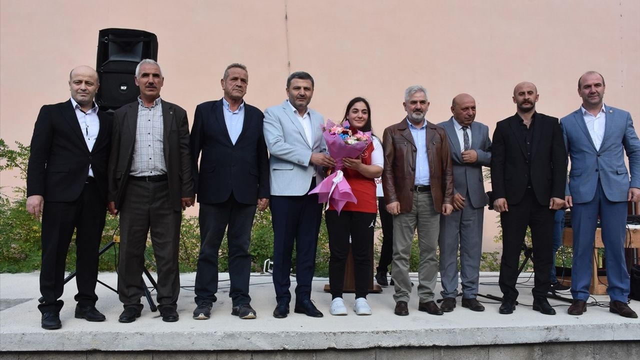 Dünya Şampiyonu Bilek Güreşçisi Rabia Kayahan'a Gümüşhane'de Coşkulu Karşılama