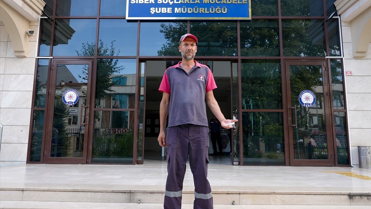 Düzce'de Temizlik Görevlilerinin Bulduğu Değerli Eşyalar Sahibine Ulaştırıldı