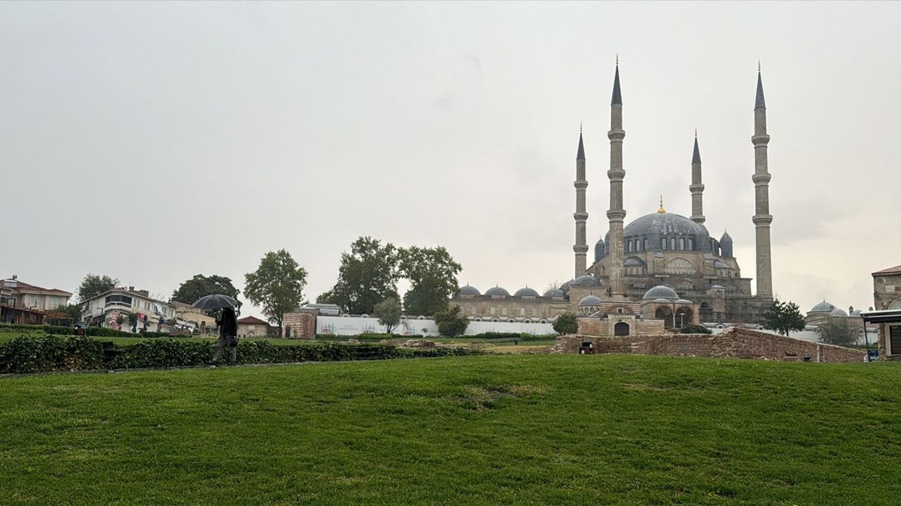 Edirne'de Gök Gürültülü Sağanak Yağış Etkili