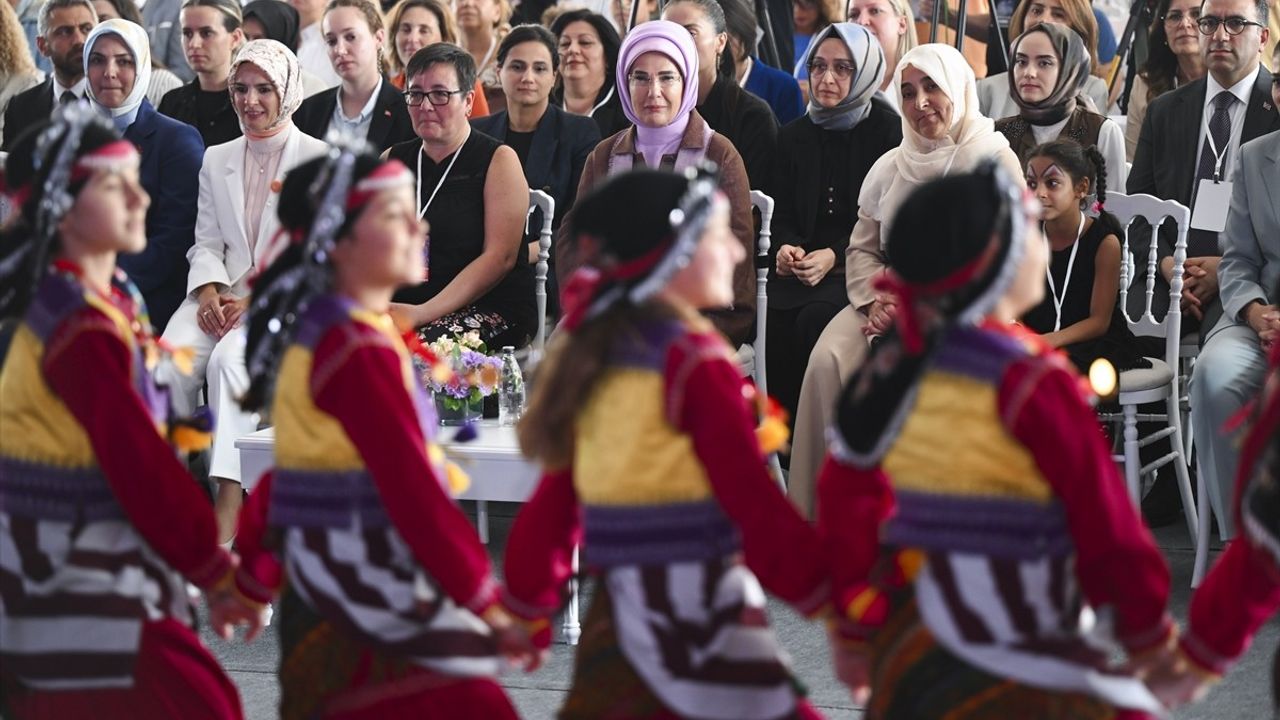 Emine Erdoğan, Koruyucu Aileler ve Çocuklar ile Buluştu