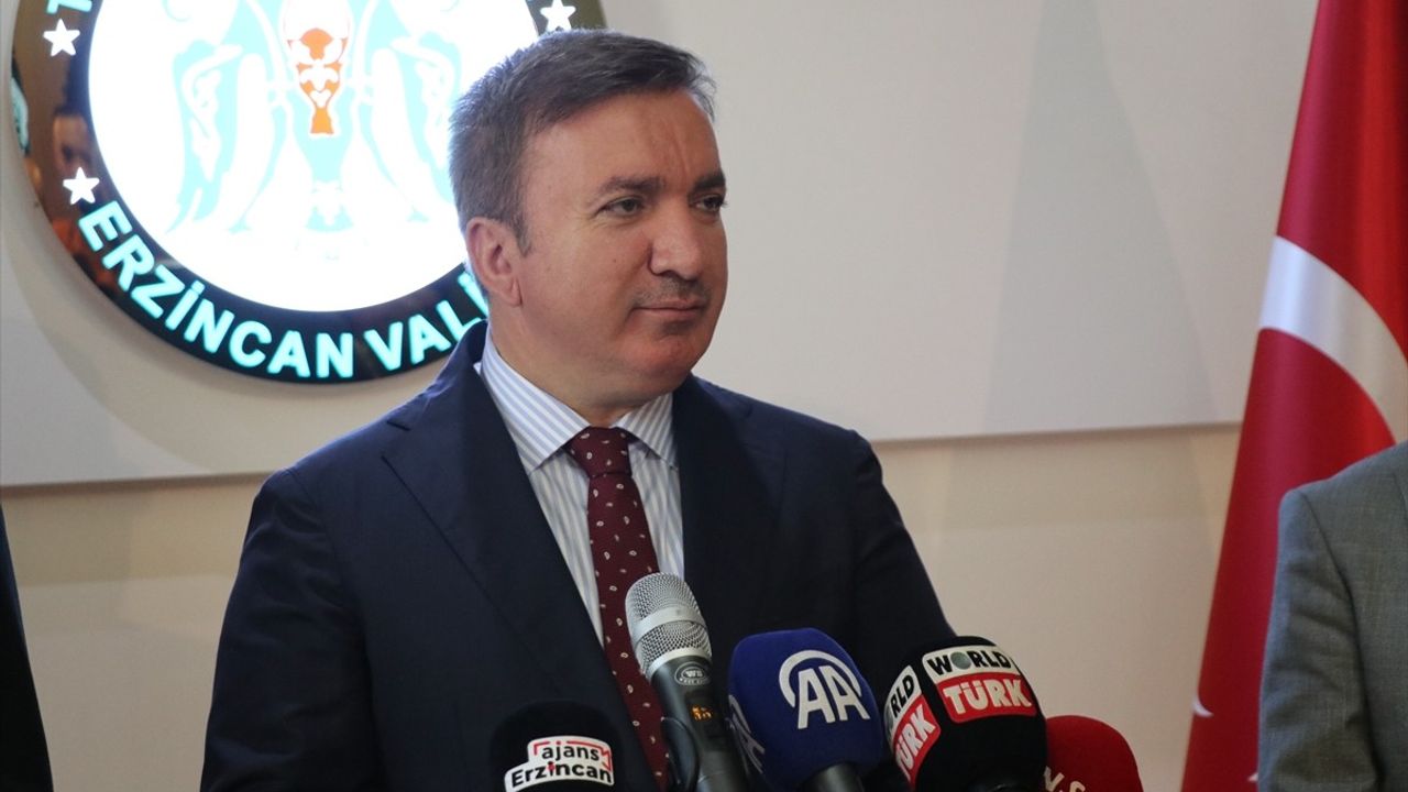 Erzincan Valiliğinden Öğrencilere Burs Desteği