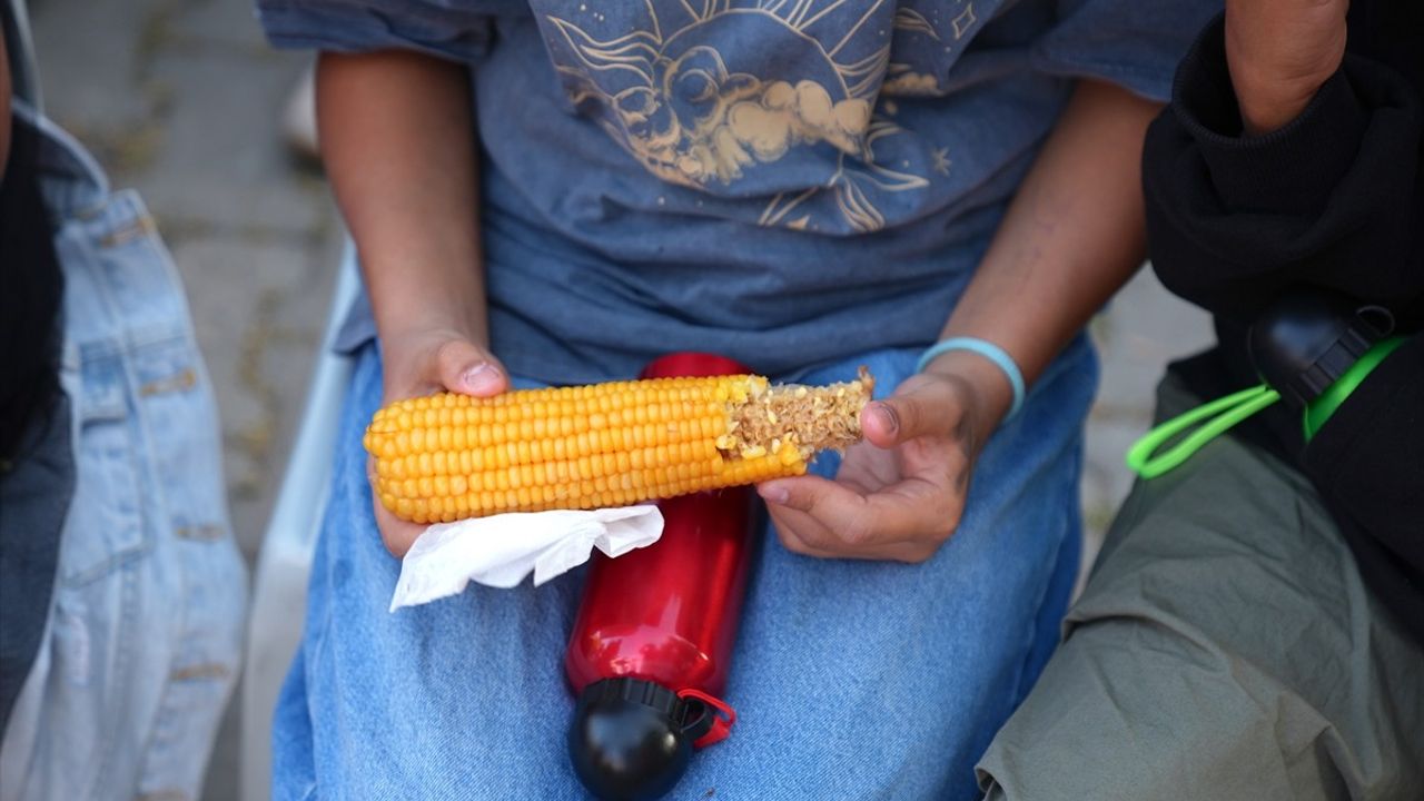Erzurum'da Şehit Babasından Devlet Korumasındaki Çocuklara Mısır İkramı