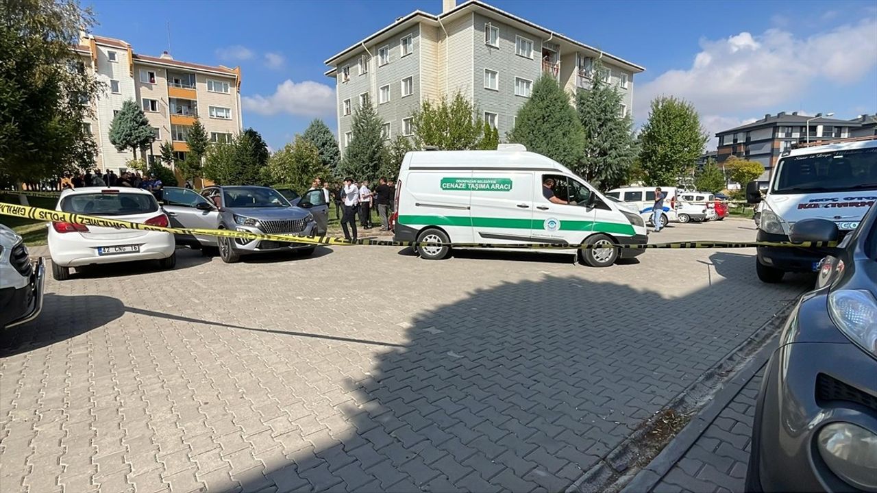 Eskişehir'de Bir Hemşire Park Halindeki Araçta Ölü Bulundu