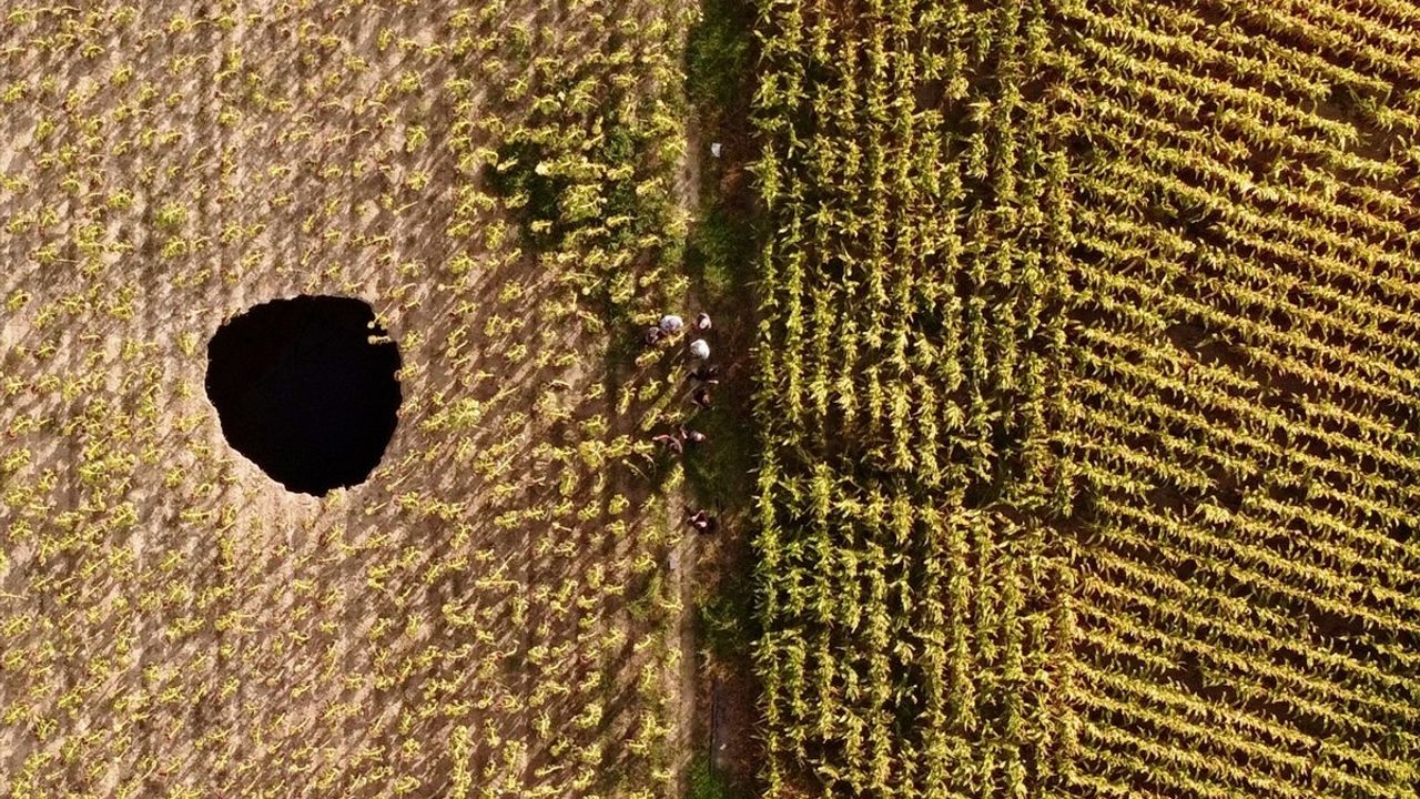 Eskişehir'de Obruk Alarmı: Tarım Arazisinde 5 Metre Çapında Obruk Oluştu