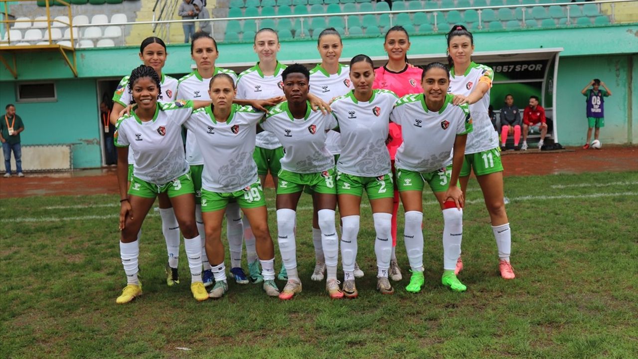 Fenerbahçe Petrol Ofisi, Ünye Kadın Spor Kulübü'nü 5-0'la Geçti