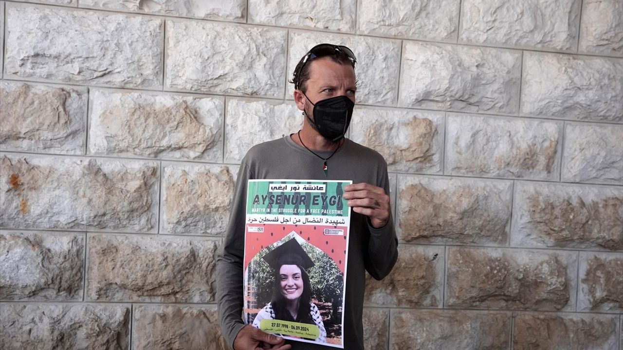 Filistin'de Türk Aktivist İçin Cenaze Töreni Düzenlendi