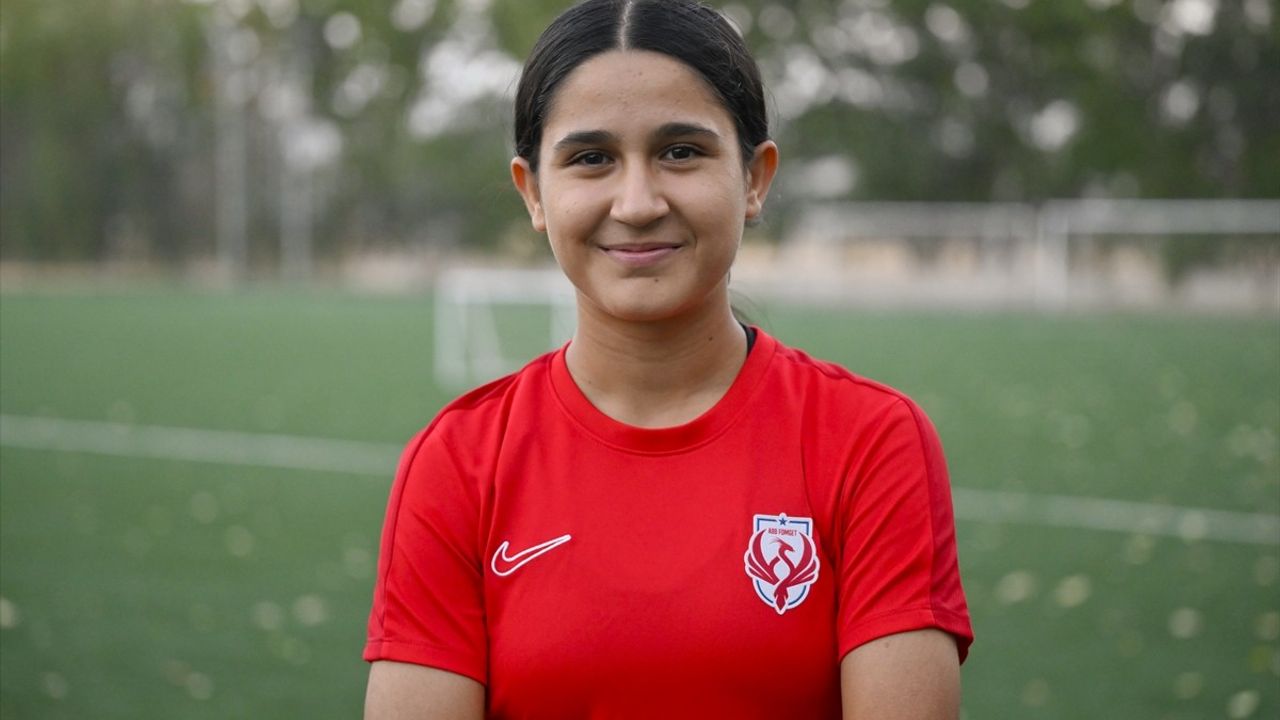 FOMGET'in Genç Kadın Futbolcuları Aile Desteğinin Gücünü Paylaşıyor