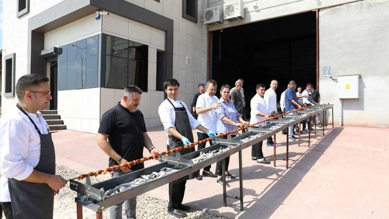 Gaziantep'te Dünyanın En Uzun Kebabı Rekor Denemesi