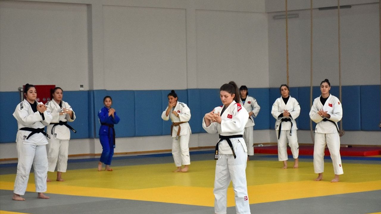 Genç Kadın Judo Milli Takımı, Dünya Şampiyonası İçin Tacikistan'a Hazırlanıyor