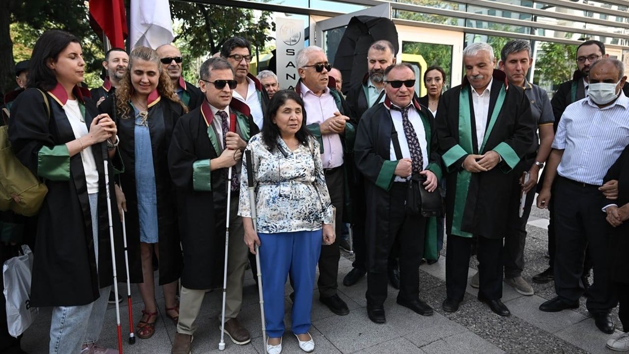 Görme Engelli Avukatlardan Ankara Barosu'na Protesto