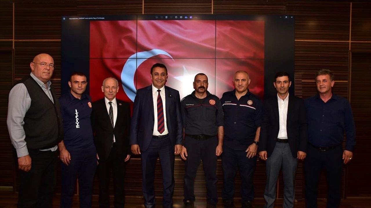 Gümüşhane'deki Kahraman İtfaiyeci Ödüllendirildi