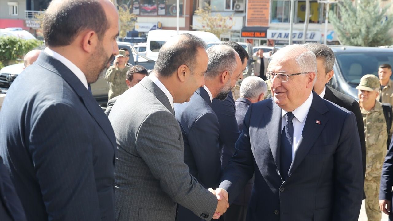 Hakkari'nin Geleceği İçin Kararlılıkla Çalışıyoruz