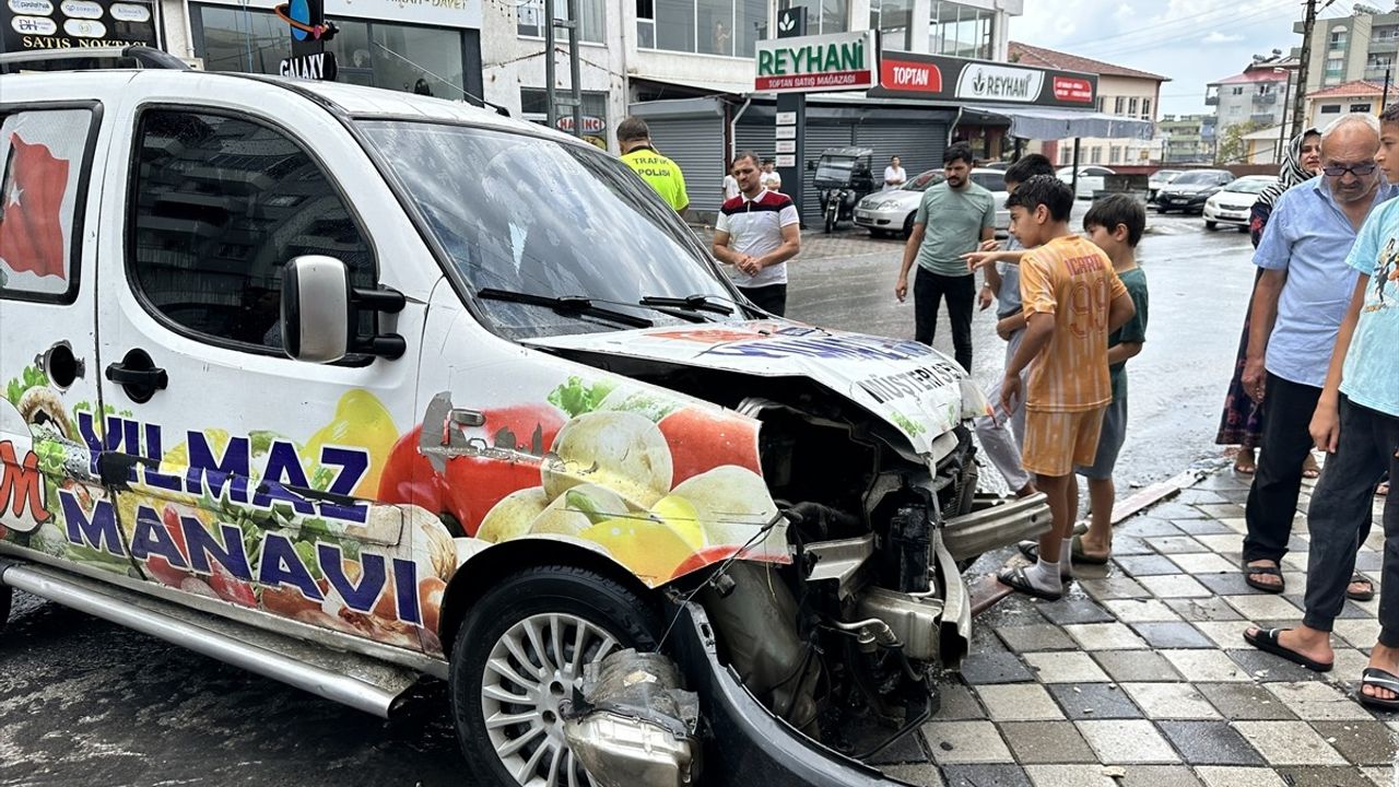 Hatay'da Genç Şoförün Yol Açtığı Trafik Kazası
