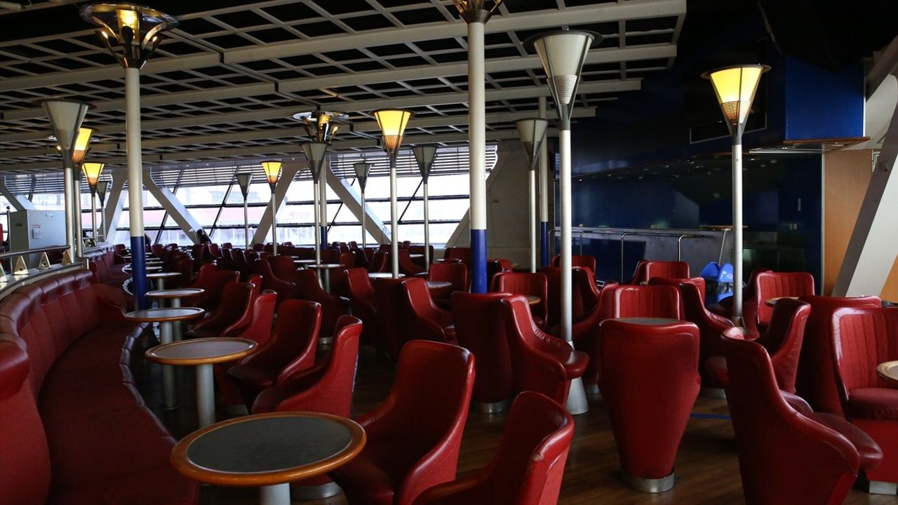 Hatay'da Yüzen Okul ile Depremzede Öğrencilere Eğitim Fırsatı