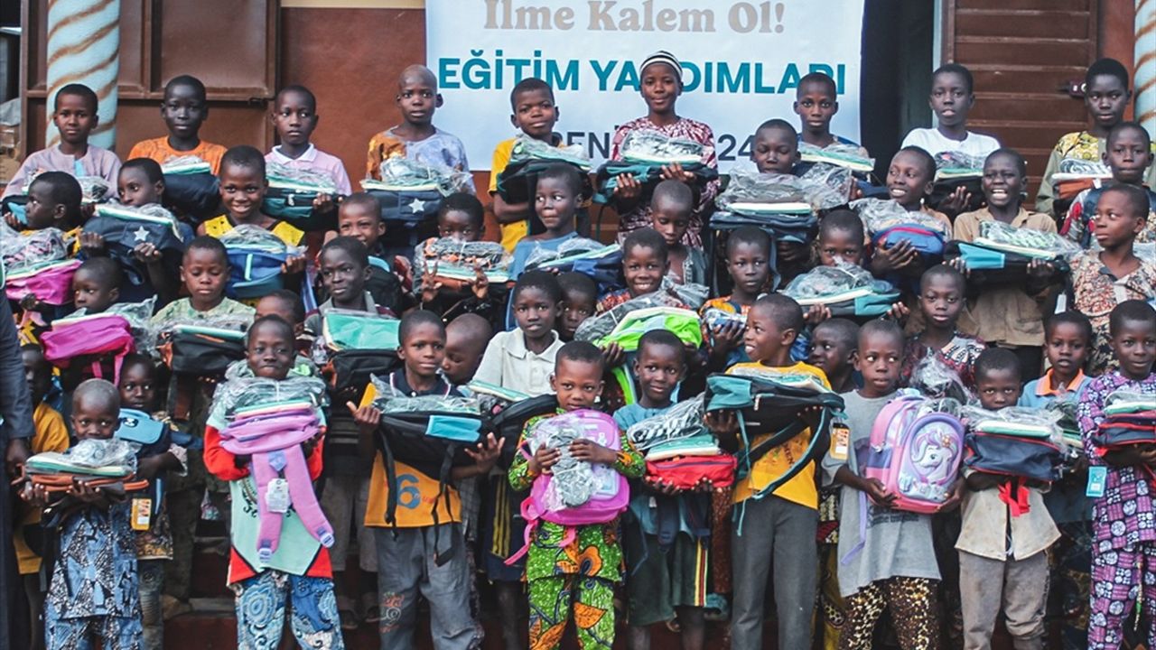 İDDEF, Öğrencilere Kıyafet ve Kırtasiye Desteği Sunuyor