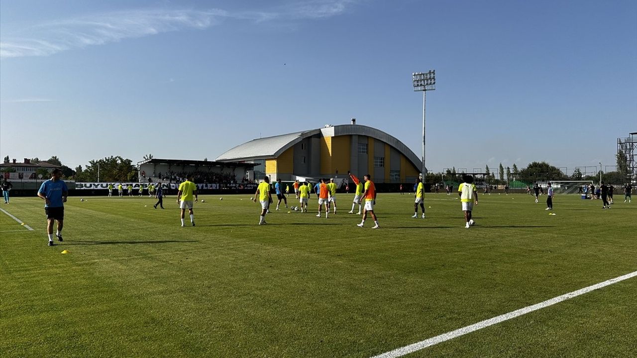 Iğdır FK, Yaz Transfer Döneminde 20 Futbolcuya İmza Attırdı