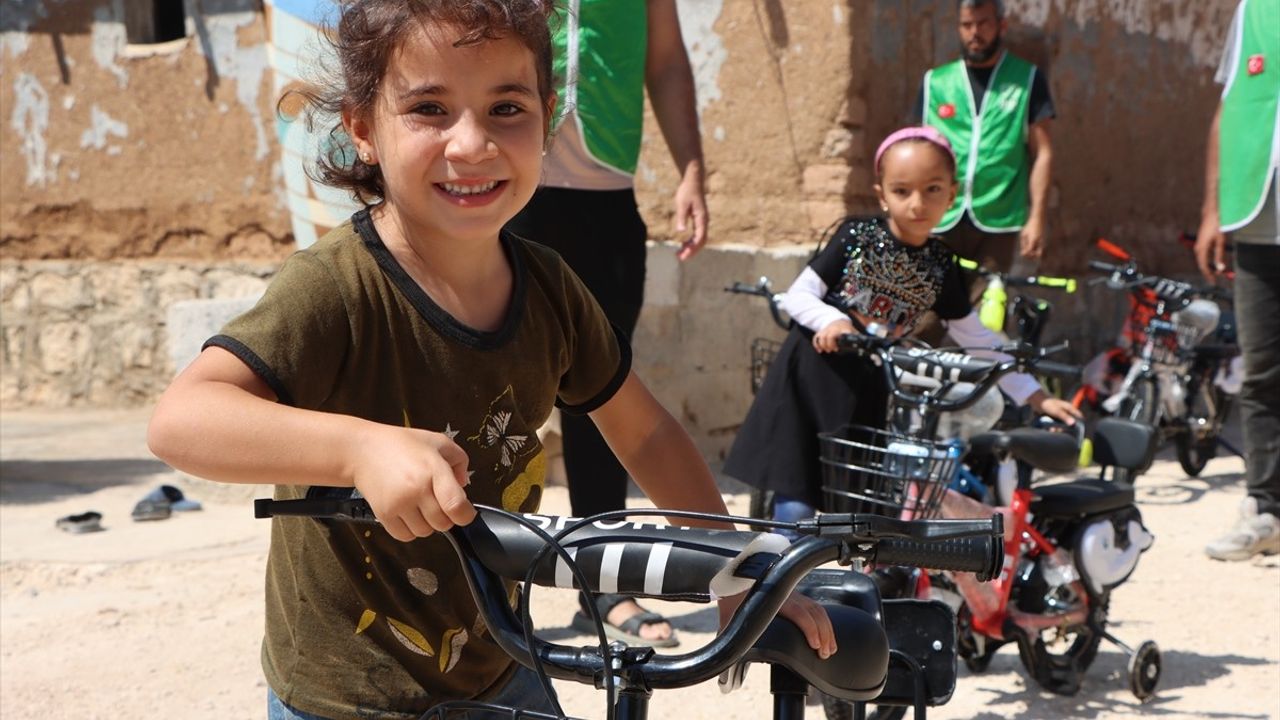 İHH, Suriye'deki 1300 Yetime Bisiklet Hediye Etti