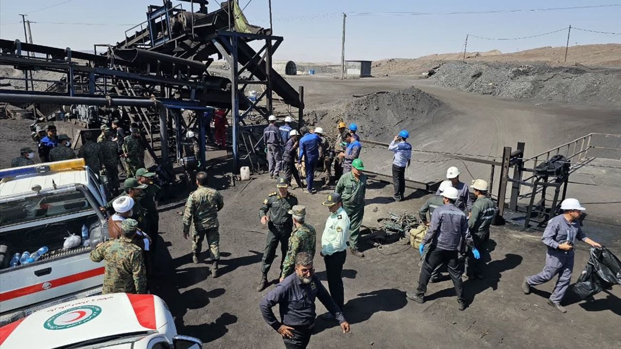 İran'daki Maden Patlamasında Ölü Sayısı 28'e Yükseldi