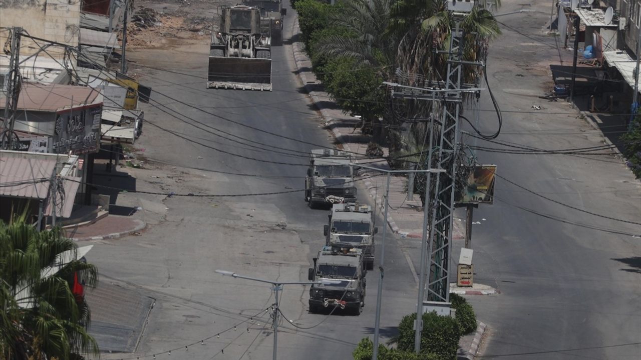 İsrail Ordusu Batı Şeria'da İki Evi Yıktı